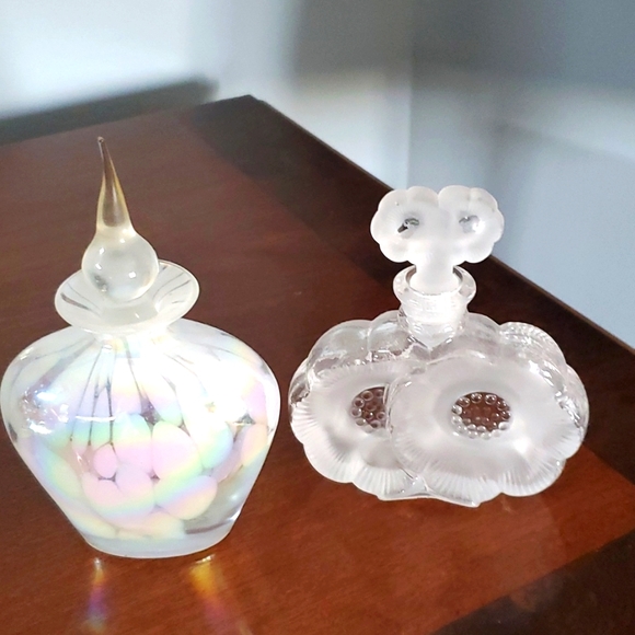 Vintage beautiful perfume bottle atomizer with stoppers bundle of two. Cream - Picture 1 of 4